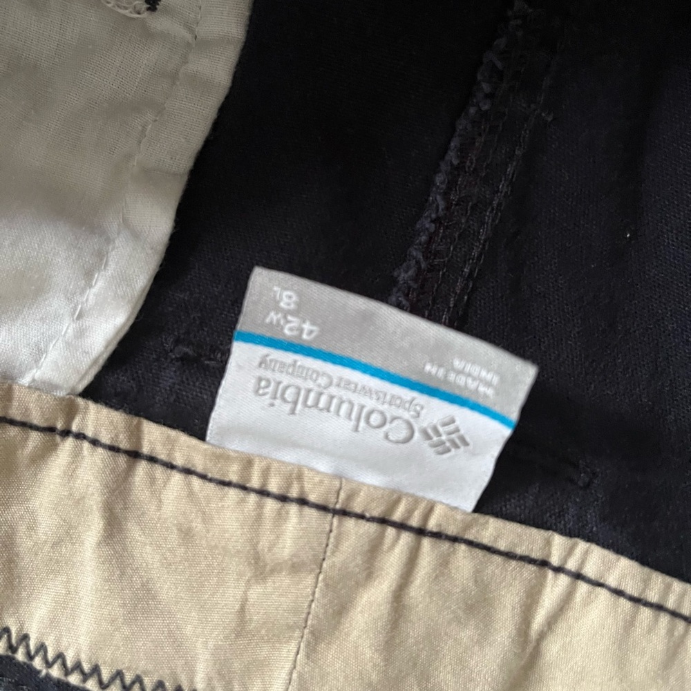 Columbia Black Flat Front Shorts for Smart-Casual Wear - Picture 2 of 2
